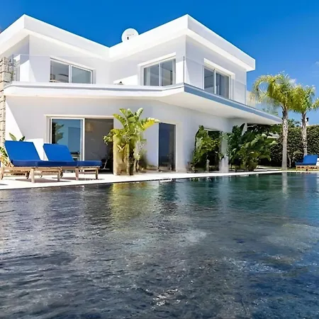 5 Bedroom With Sea View & Pool