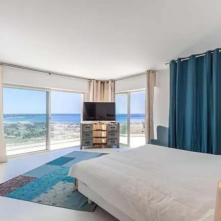 5 Bedroom With Sea View & Pool Дом отдыха