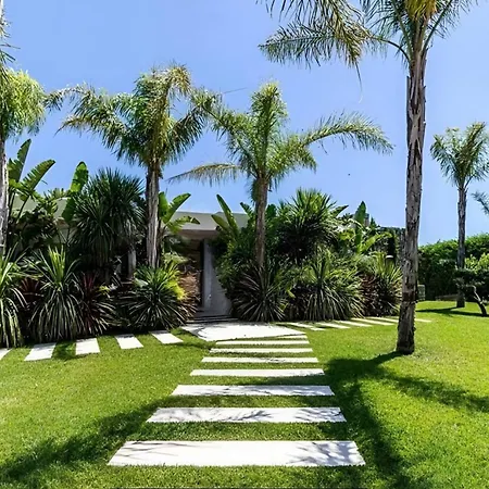 5 Bedroom With Sea View & Pool *